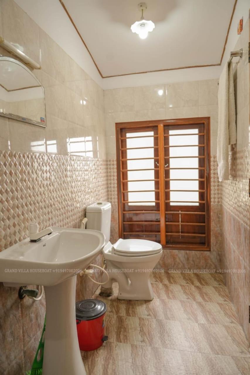 Grand Villa Houseboat Kumarakom Kültér fotó
